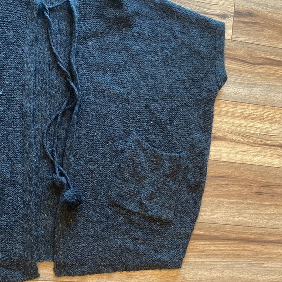 BCBG Maxazria oversized poncho/cardigan/sweater - Picture 5 of 9